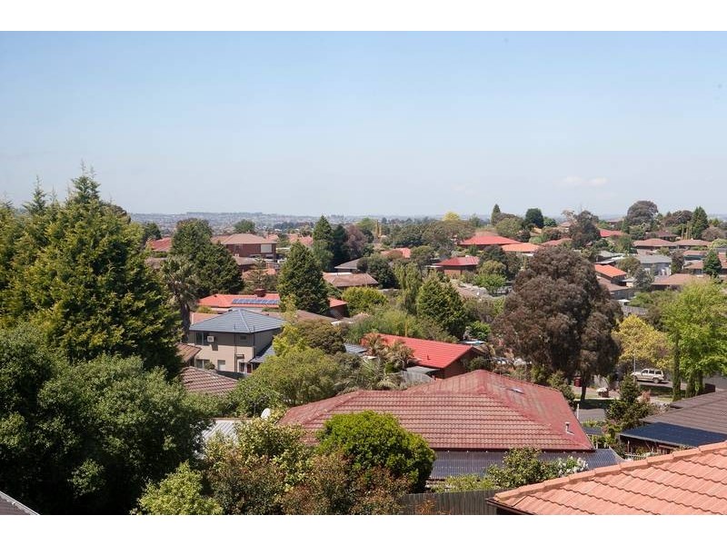 16 Hellyer Way, Endeavour Hills VIC 3802