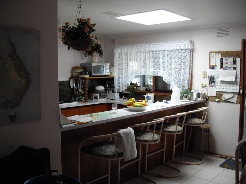 6 James Cook Drive, Endeavour Hills VIC 3802