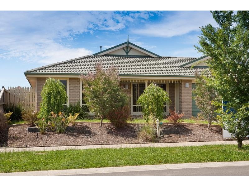 34 Meadowlands Way, Berwick VIC 3806