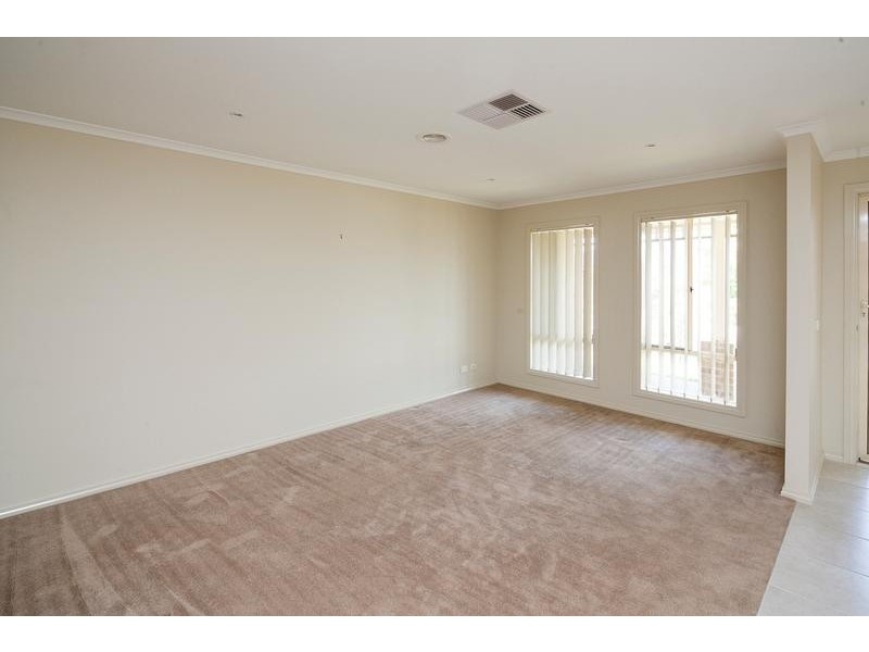 34 Meadowlands Way, Berwick VIC 3806