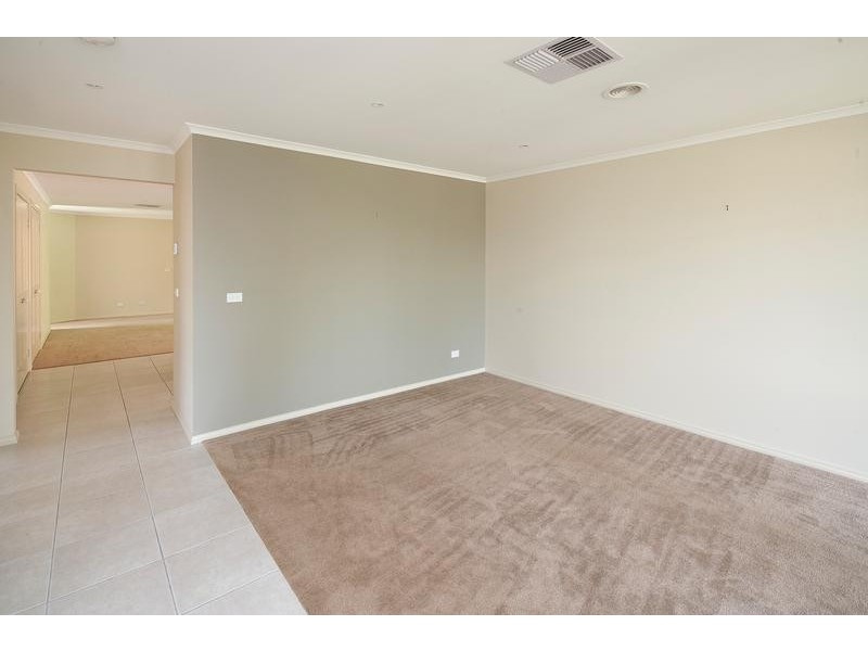 34 Meadowlands Way, Berwick VIC 3806