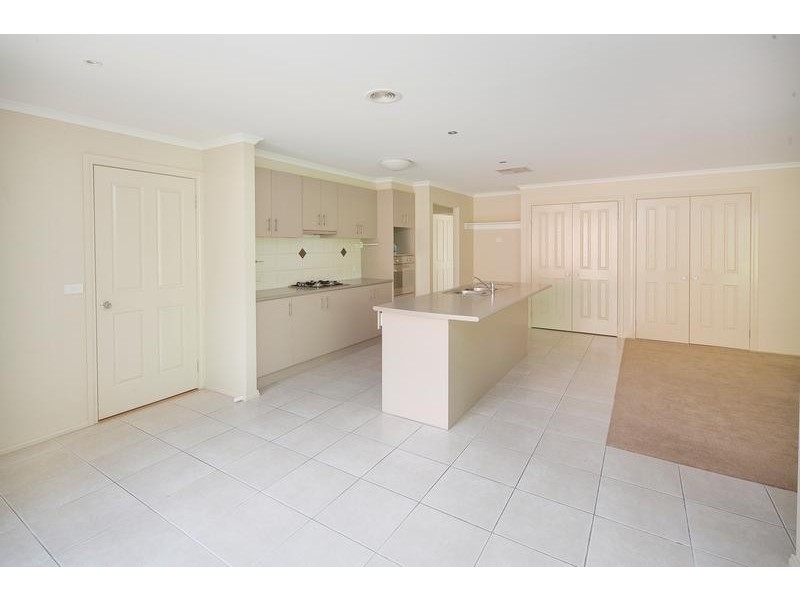 34 Meadowlands Way, Berwick VIC 3806