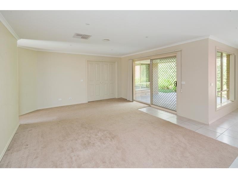 34 Meadowlands Way, Berwick VIC 3806