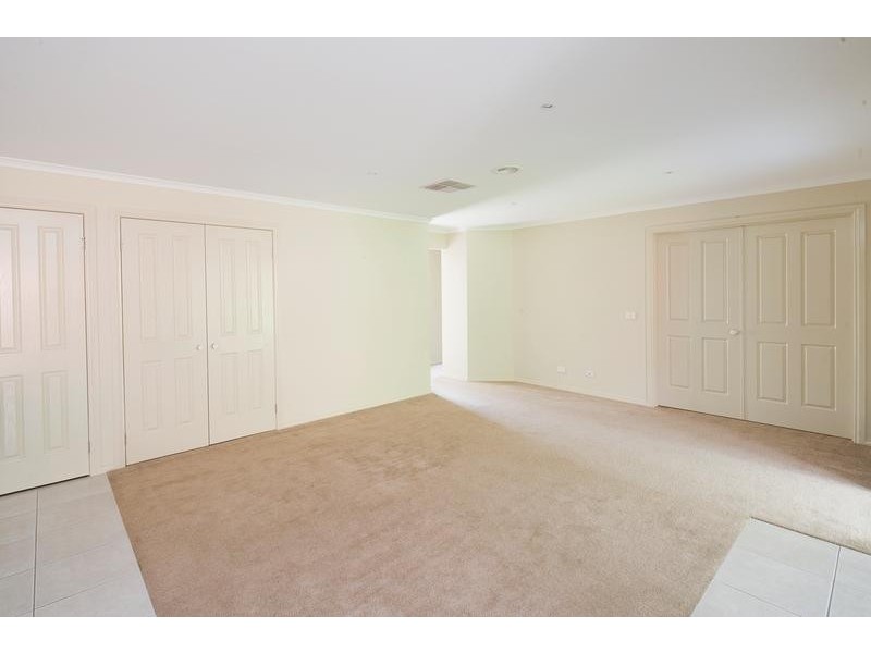 34 Meadowlands Way, Berwick VIC 3806