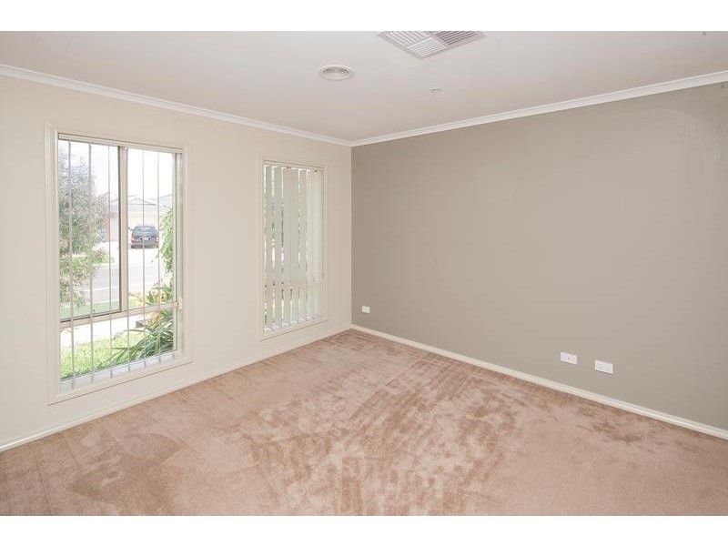 34 Meadowlands Way, Berwick VIC 3806