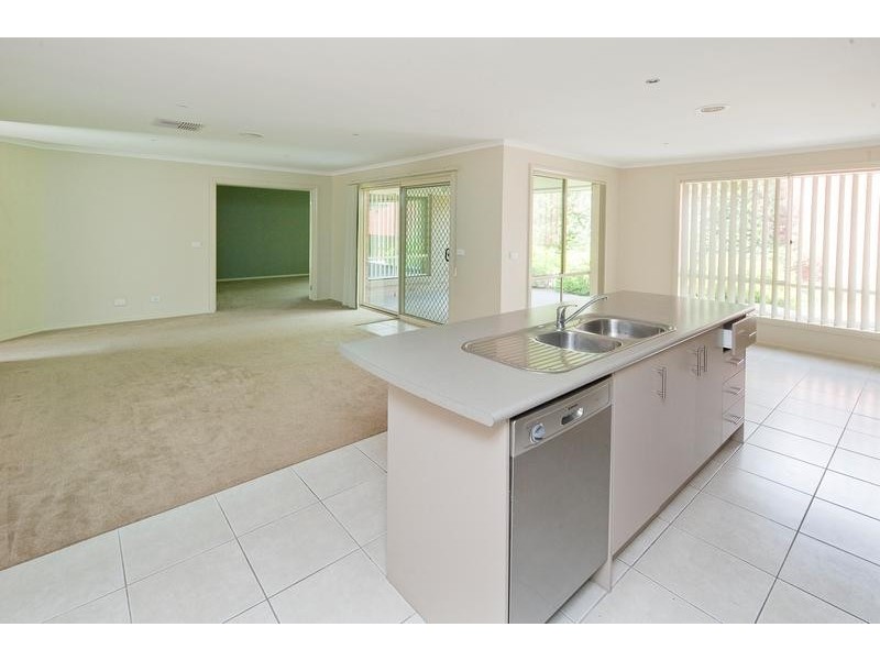 34 Meadowlands Way, Berwick VIC 3806