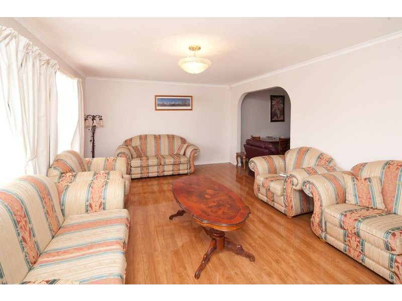 6 Lauriston Drive, Endeavour Hills VIC 3802