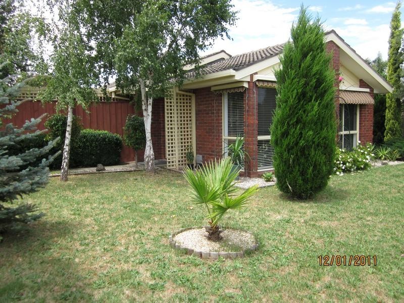 8 Girvan Circuit, Endeavour Hills VIC 3802