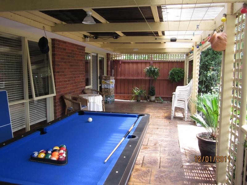 8 Girvan Circuit, Endeavour Hills VIC 3802