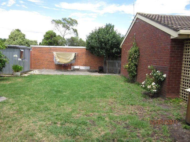 8 Girvan Circuit, Endeavour Hills VIC 3802