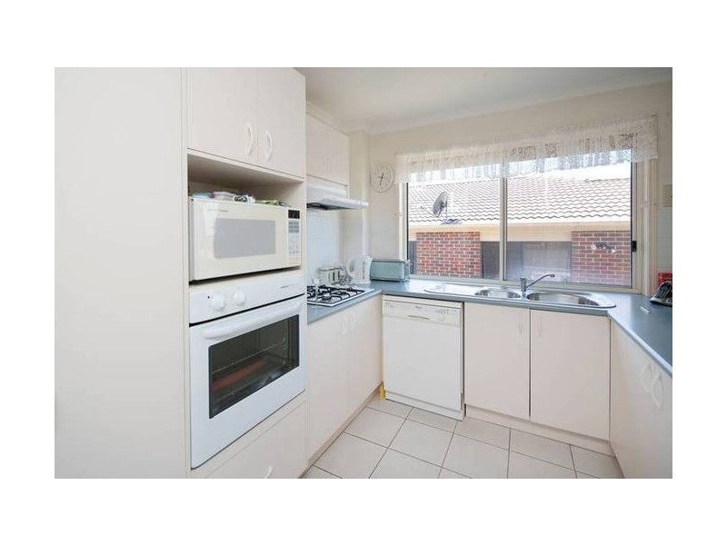 16 Hellyer Way, Endeavour Hills VIC 3802