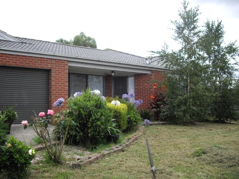 10 Mitchell court, Berwick VIC 3806