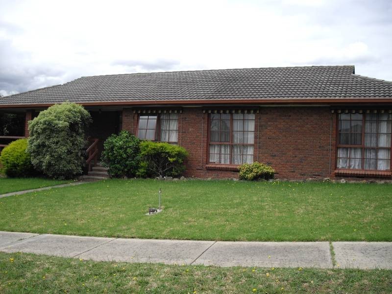 2 Endeavour Cres, Endeavour Hills VIC 3802