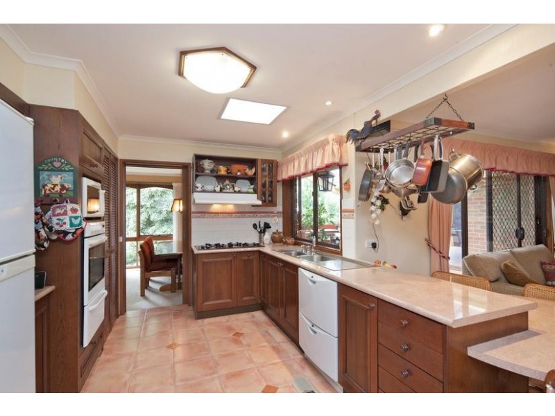 2 Hobbs Court, Endeavour Hills VIC 3802