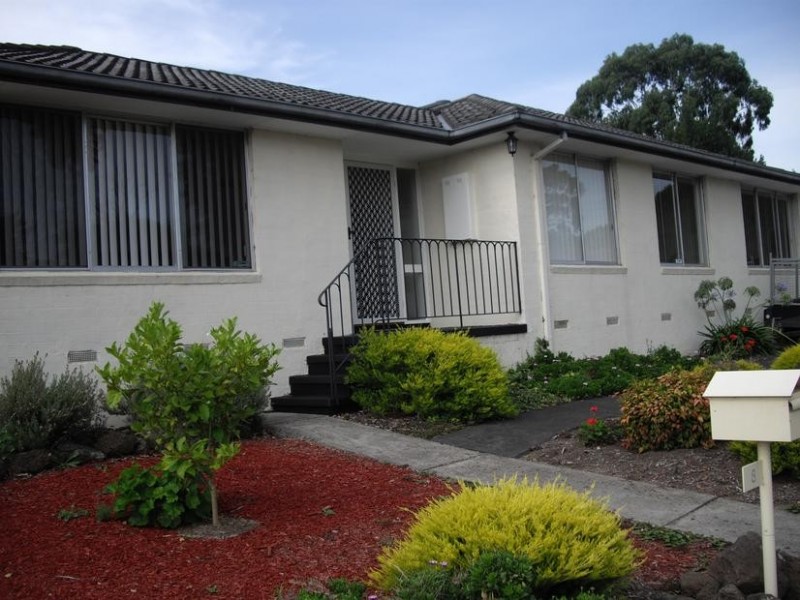 8 Leprosa Close, Endeavour Hills VIC 3802