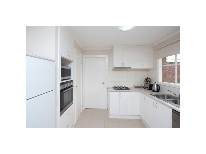 8 William Perry Close, Endeavour Hills VIC 3802