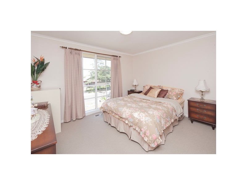 8 William Perry Close, Endeavour Hills VIC 3802