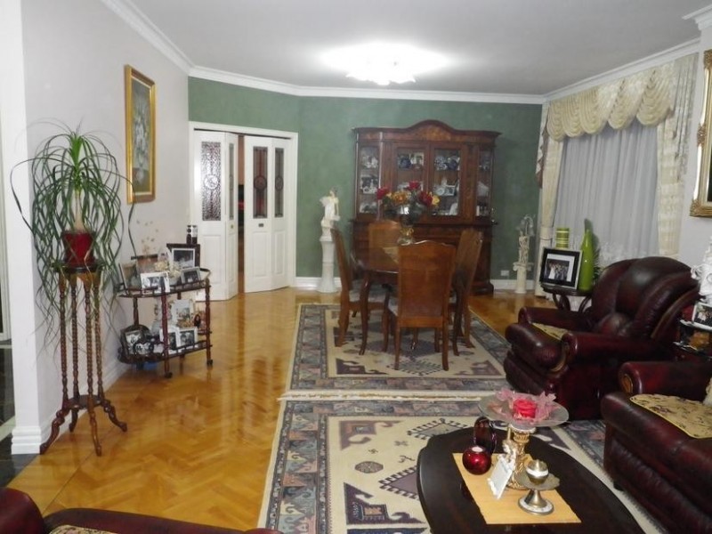 5 Renee Avenue, Endeavour Hills VIC 3802