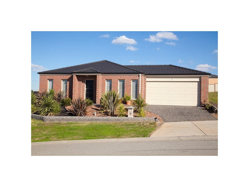 8 Loren Court, Endeavour Hills VIC 3802