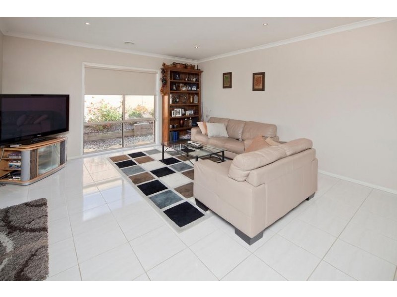 8 Loren Court, Endeavour Hills VIC 3802