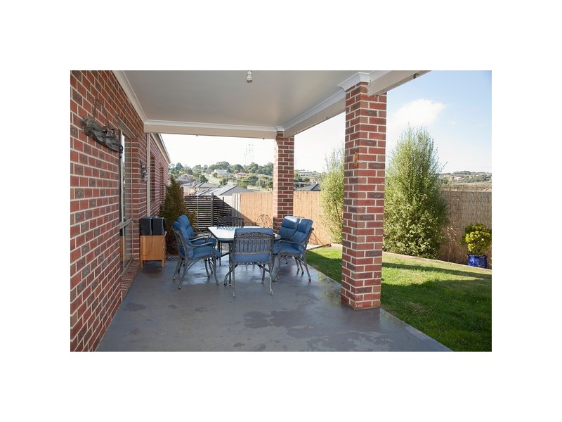 8 Loren Court, Endeavour Hills VIC 3802