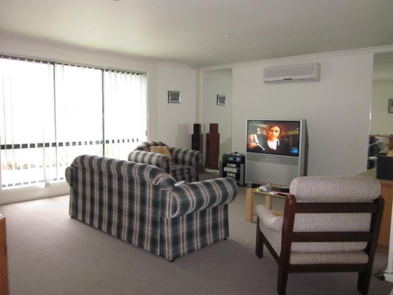 1/25 John Hunter Drive, Endeavour Hills VIC 3802