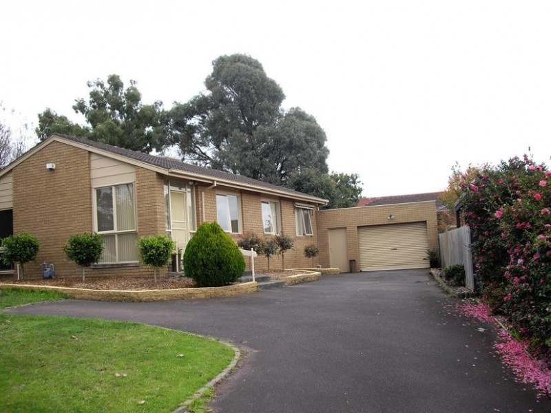 9 Grove End Road, Endeavour Hills VIC 3802