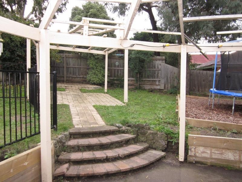 9 Grove End Road, Endeavour Hills VIC 3802