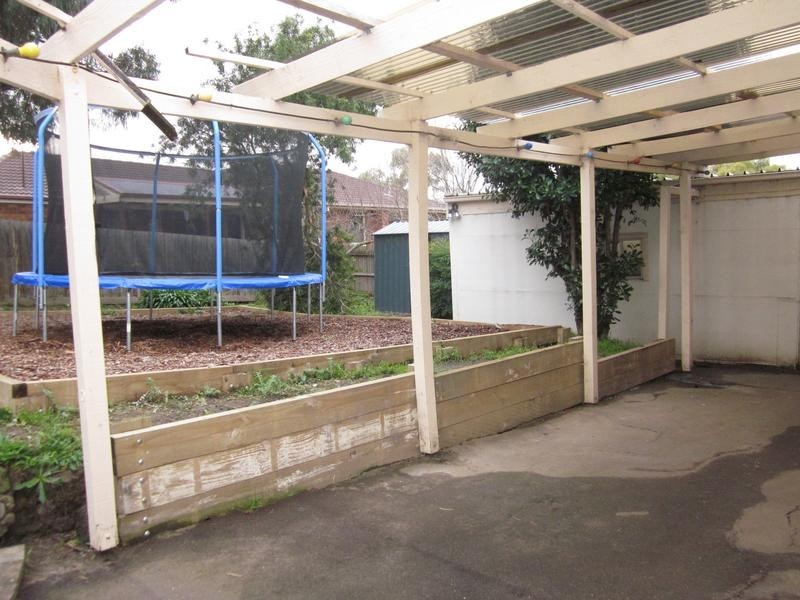 9 Grove End Road, Endeavour Hills VIC 3802