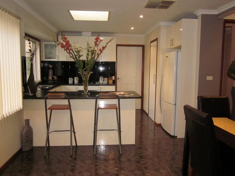 9 Grove End Road, Endeavour Hills VIC 3802
