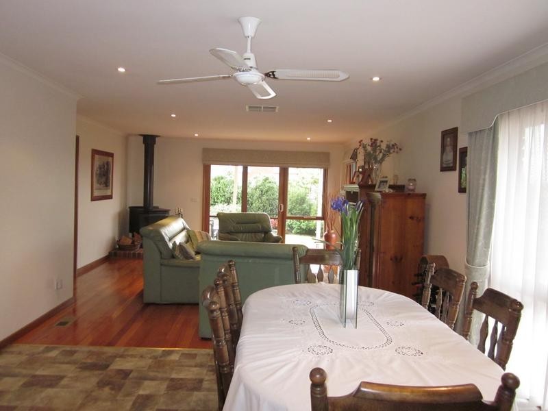 6 John Hunter Drive, Endeavour Hills VIC 3802