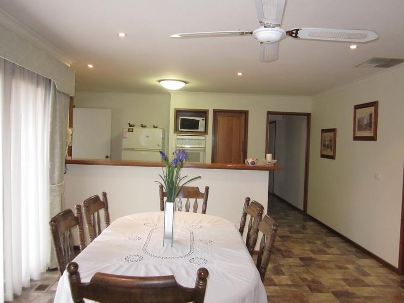 6 John Hunter Drive, Endeavour Hills VIC 3802