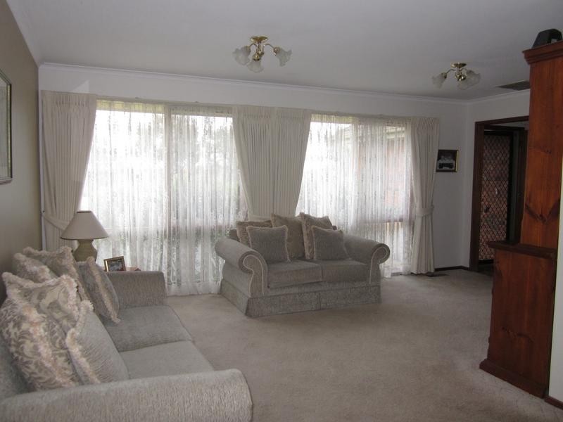 6 John Hunter Drive, Endeavour Hills VIC 3802