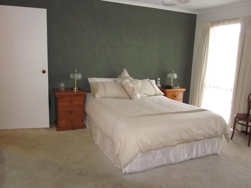 6 John Hunter Drive, Endeavour Hills VIC 3802