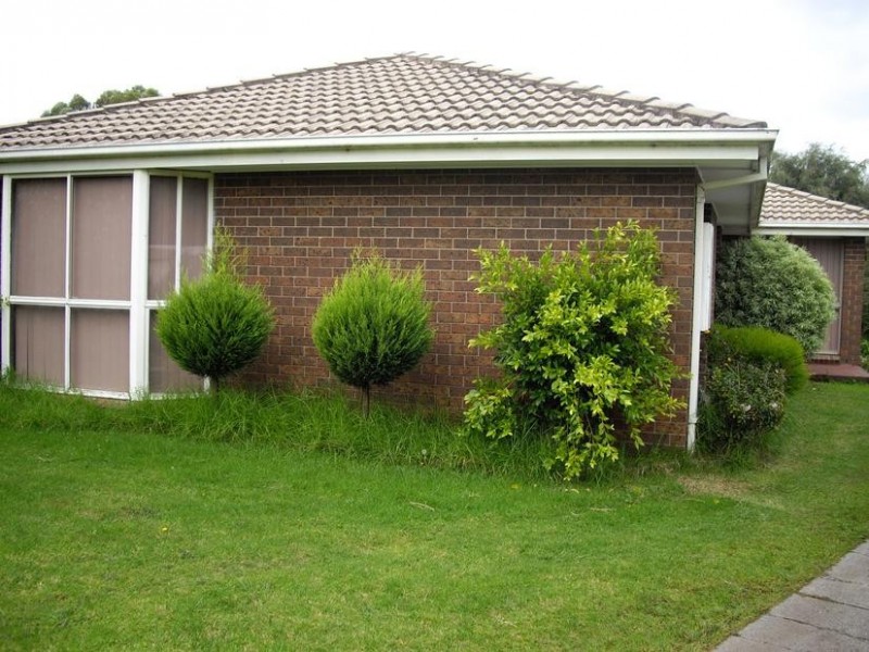 2 Moffat Close, Endeavour Hills VIC 3802