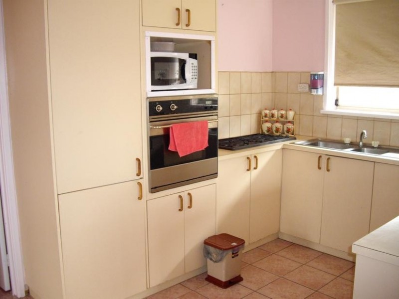 2 Moffat Close, Endeavour Hills VIC 3802