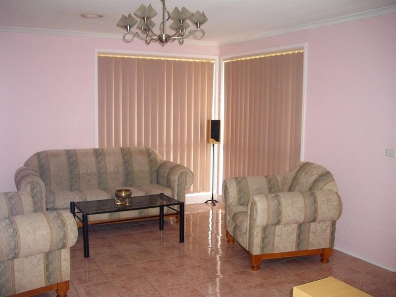 2 Moffat Close, Endeavour Hills VIC 3802