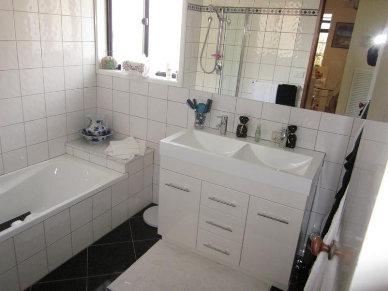 6 Nareen Avenue, Endeavour Hills VIC 3802