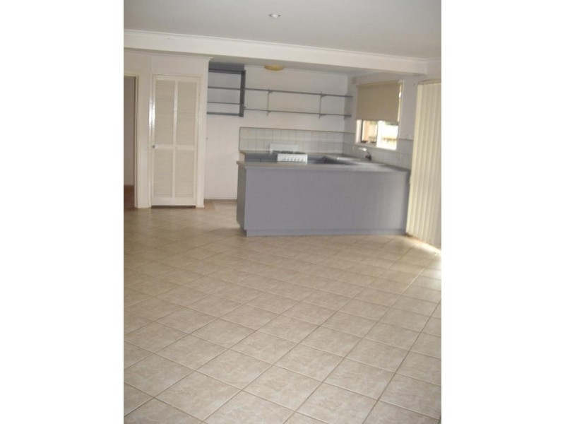 33 Primrose Hill Close, Endeavour Hills VIC 3802