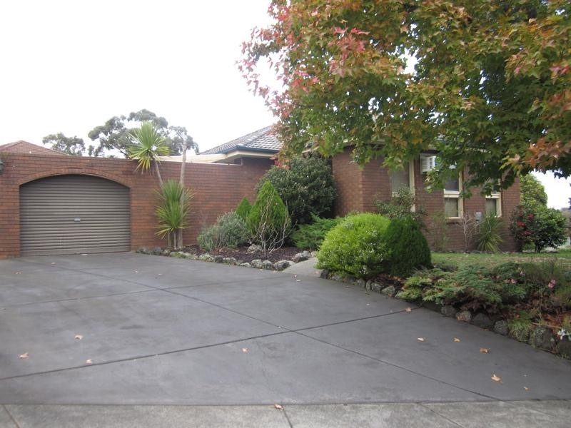 7 Ravenhill Crescent, Endeavour Hills VIC 3802