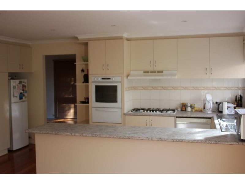 7 Ravenhill Crescent, Endeavour Hills VIC 3802