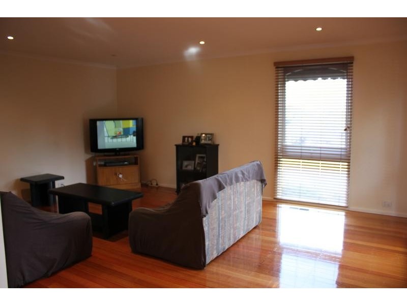 7 Ravenhill Crescent, Endeavour Hills VIC 3802