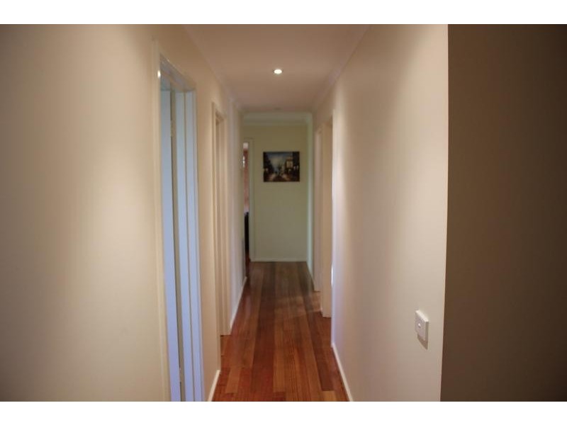 7 Ravenhill Crescent, Endeavour Hills VIC 3802