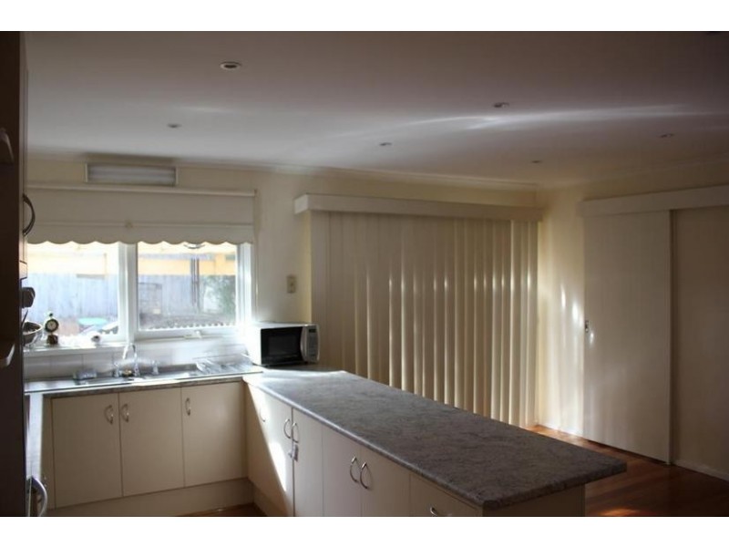 7 Ravenhill Crescent, Endeavour Hills VIC 3802