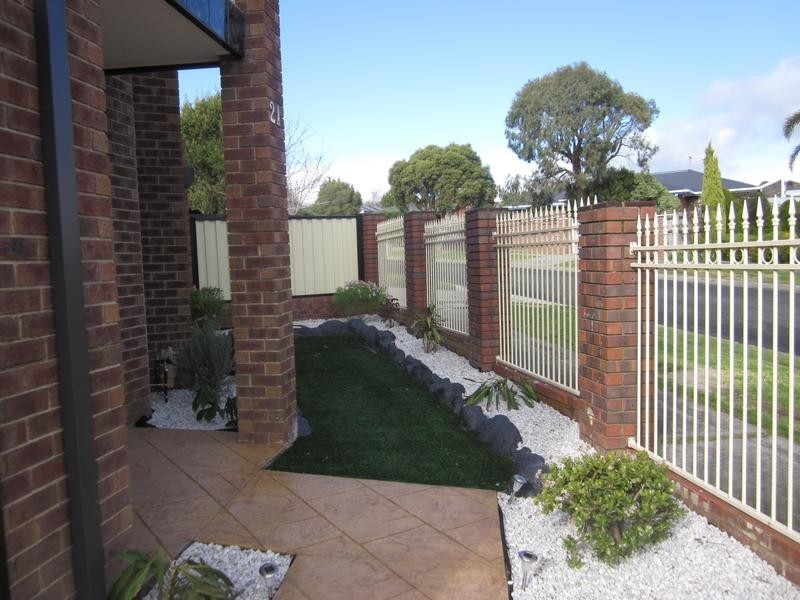 2A Endeavour Crescent, Endeavour Hills VIC 3802