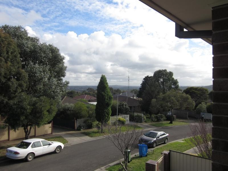 2A Endeavour Crescent, Endeavour Hills VIC 3802