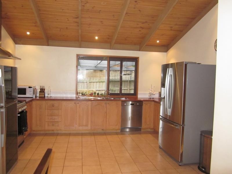 8 Janmara Court, Endeavour Hills VIC 3802