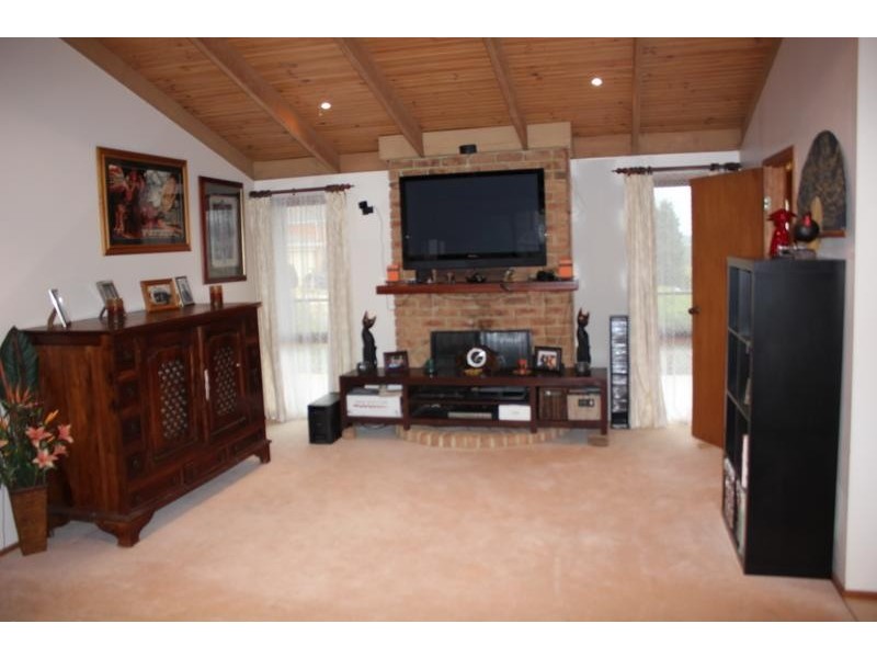 8 Janmara Court, Endeavour Hills VIC 3802