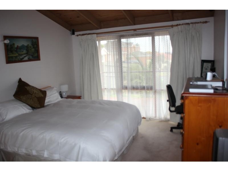 8 Janmara Court, Endeavour Hills VIC 3802