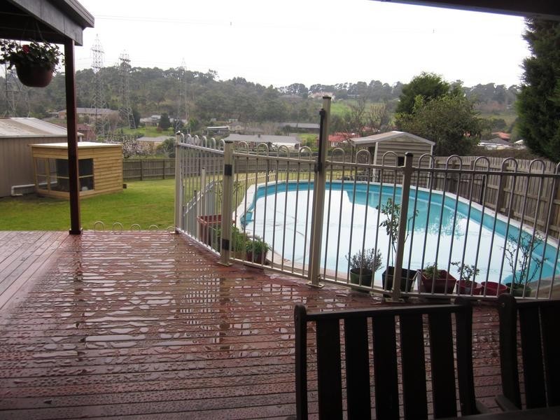 8 Janmara Court, Endeavour Hills VIC 3802